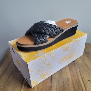 NWBox YellowBox Womens 8.5 M Black Arny Wedge Slide - Yellow Box